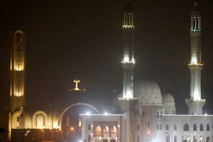 Ortadoğu'nun en b&uuml;y&uuml;k cami ve kilisesi a&ccedil;ıldı!