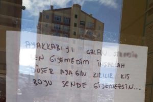 Ayakkabısını &ccedil;alan hırsıza 'beddualı' not