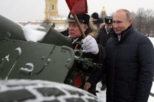 Putin, Sovyetlerden kalma topu patlattı