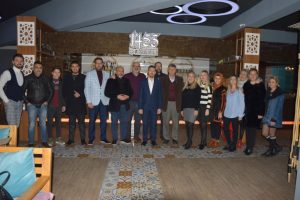 Berber ve kuaf&ouml;rlerden gazetecilere jest