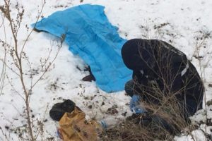 Yol kenarında kadın cesedi bulundu