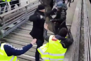 Sarı yelekliler eyleminde polisleri yumruklayan eski boks&ouml;r g&ouml;zaltına alındı