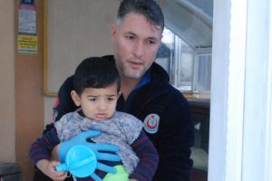 Ocakta unutulan yemek yandı, 2 kardeş dumandan etkilendi