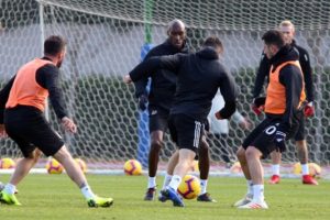 Beşiktaş, Antalya'da 3 iklimli idman yaptı