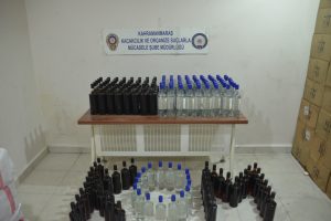 160 şişe sahte i&ccedil;ki ve 800 kilo t&uuml;t&uuml;n ele ge&ccedil;irildi