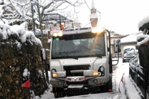 Bursa Osmangazi'de karla mücadele seferberliği