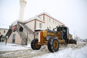 Bursa Nilüfer'in kırsal bölgelerinde karla mücadele sürüyor