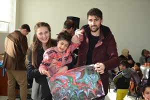 Engelli çocukların ebru sanatı heyecanı