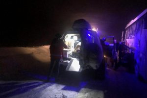 Kar ve tipi de Midibüste mahsur kalan 25 yolcu kurtarıldı