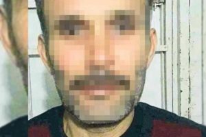 Okul &ouml;nlerinde durup... O sapık yakalandı!