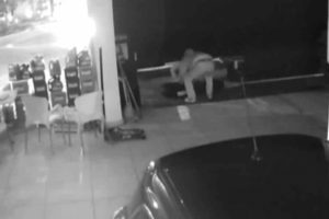Onlarca lastiği dakikalar i&ccedil;inde &ccedil;aldılar