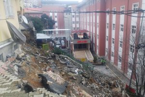 Ey&uuml;psultan'da &ccedil;&ouml;ken istinat duvarında son durum