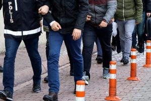 Jandarma komutanına uyuşturucudan g&ouml;zaltı