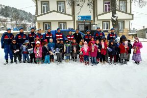 Jandarma ve minikler karın tadını &ccedil;ıkardı