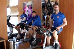 Antalyaspor kamp &ccedil;alışmalarını s&uuml;rd&uuml;r&uuml;yor