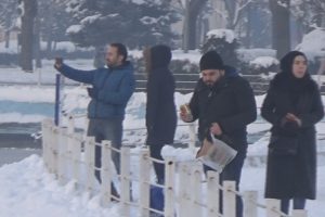 Bursa'da buz tutan havuzu g&ouml;renler hayran kaldı