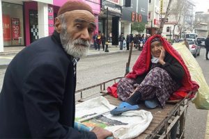 İmmihan nine ve Hacı dedeye bakanlık sahip &ccedil;ıktı