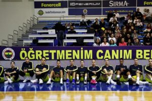 Fenerbahçe'den Ceren Damar Şenel pankartı