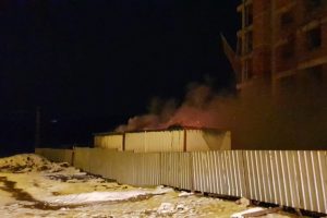 Bursa'da inşaat işçilerinin kaldığı baraka alev alev yandı