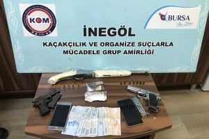 Bursa İneg&ouml;l'de uyuşturucu ve ruhsatsız silahlar ele ge&ccedil;irildi