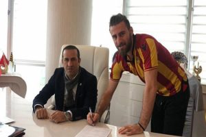 Yiğithan G&uuml;veli imzayı attı