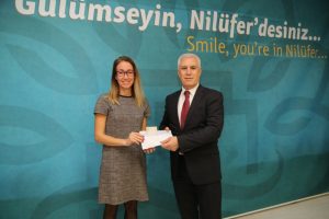 Bursa'da kitap kurtlarına Başkan Bozbey'den ödül