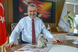 Bursa'da yavru baykuş belediye başkanının maskotu oldu