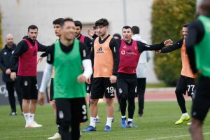 Beşiktaş'ın ikinci yarı hazırlıkları s&uuml;r&uuml;yor