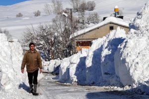 Yurtta soğuk hava ve kar yaşamı olumsuz etkiliyor