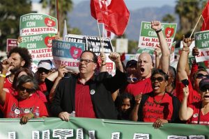 Los Angeles'ta &ouml;ğretmenler grevde