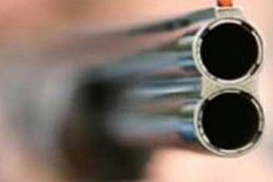 Eşinin kazayla t&uuml;fekle vurduğu kadın hayatını kaybetti