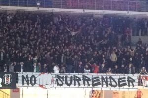 Beşiktaş-Fenerbah&ccedil;e derbisi yarıda kaldı