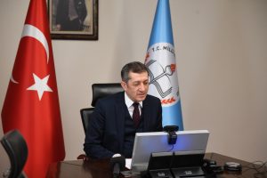 Bakan Sel&ccedil;uk video konferansla derse bağlandı
