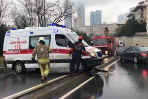 Yaralılara ulaşamayan ambulansa "takozlu" yardım