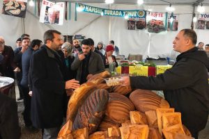 Gürsu 3. Hamsi Festivali'nde Bursalılar hamsi ve horona doydu