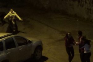 Kızlı erkekli sokak kavgası