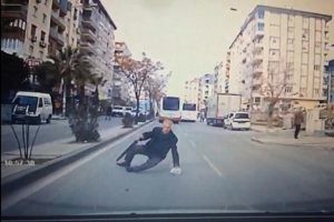 Her şey saniye saniye kaydedildi! Bursa plakalı aracın s&uuml;r&uuml;c&uuml;s&uuml;...