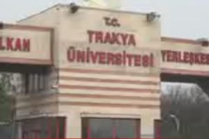 &Uuml;niversitede b&ouml;l&uuml;m başkanıyla &ouml;ğretim &uuml;yesi birbirine girdi