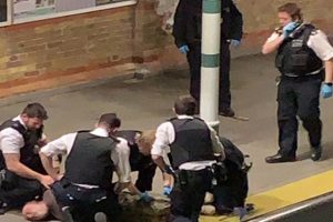 Tren istasyonunda palalı adam paniği