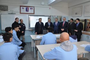 &Ccedil;avuşoğlu ve D&uuml;lger, Bursa Tophane MTAL'yi ziyaret etti