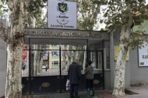 Okul m&uuml;d&uuml;r&uuml; hakkında skandal iddia! 'Mahrem g&ouml;r&uuml;nt&uuml;ler WhatsApp grubunda'