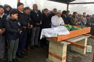 Soma'da &ouml;len maden iş&ccedil;isi toprağa verildi