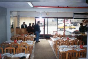 İmamoğlu, k&ouml;fteci olarak işlettiği eski d&uuml;kkanını ziyaret etti