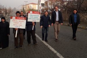 Umre yolcuları sağlıklı yaşam i&ccedil;in y&uuml;r&uuml;d&uuml;