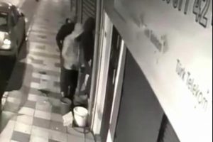 Kuyumcudan 40 kilo altın, 750 bin lira &ccedil;aldılar