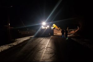 &Ccedil;atı yola u&ccedil;tu