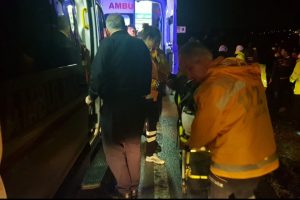 Yalova-Bursa karayolunda yolcu otobüsü devrildi:11 yaralı