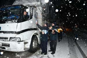 Bursa'da kar yağışı ulaşımı olumsuz etkiledi