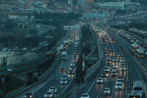 Hali&ccedil; K&ouml;pr&uuml;s&uuml;'ndeki kaza trafiği kilitledi