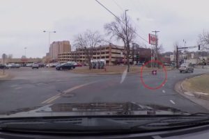 Otomobilden d&uuml;şt&uuml; m&uuml; yoksa atıldı mı?